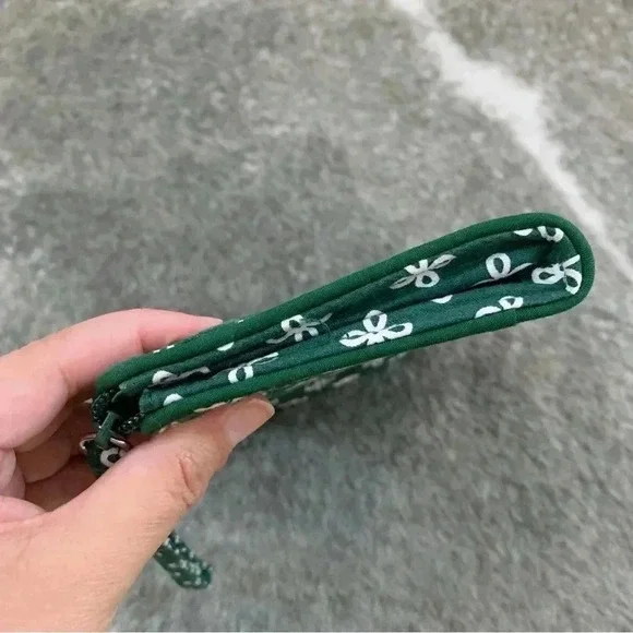 Vera Bradley Oregon Ducks Wristlet - Picture 9 of 13